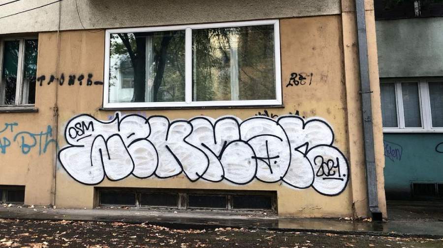 Wekman graffiti throw up